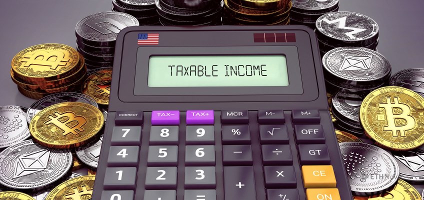 تصویر ماشین حساب و ارزهای دیجیتال، نشانه مالیات بر ارزهای دیجیتال