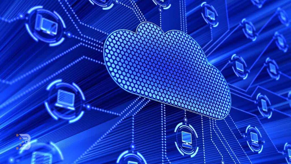 یک نماد ابر الکترونیکی در پس زمینه آبی رنگ که نشان دهنده استخراج ابری و مفهوم cloud based systems است.